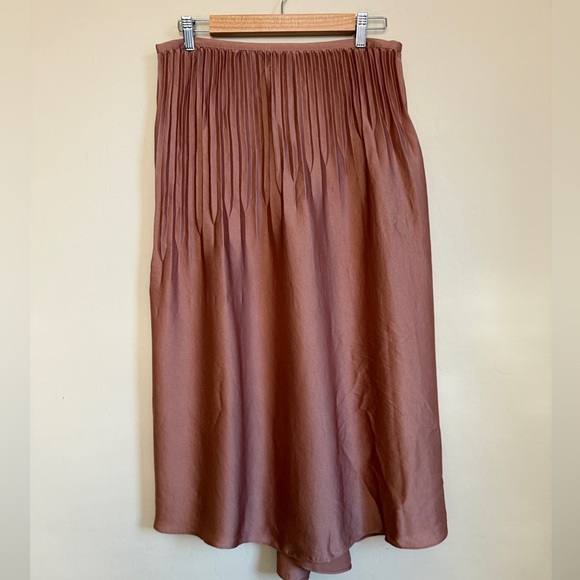 Vince Pleated Midi Skirt Satiny Asymmetrical Fall Dusty Rose Copper Women’s 8 - Picture 3 of 11